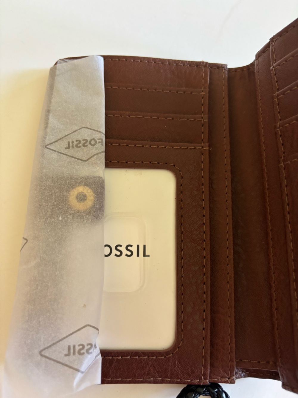 Fossil Wallet- Liza Multifunction Brown (Carmel) Bifold with Fossil Logo. - Picture 4 of 8